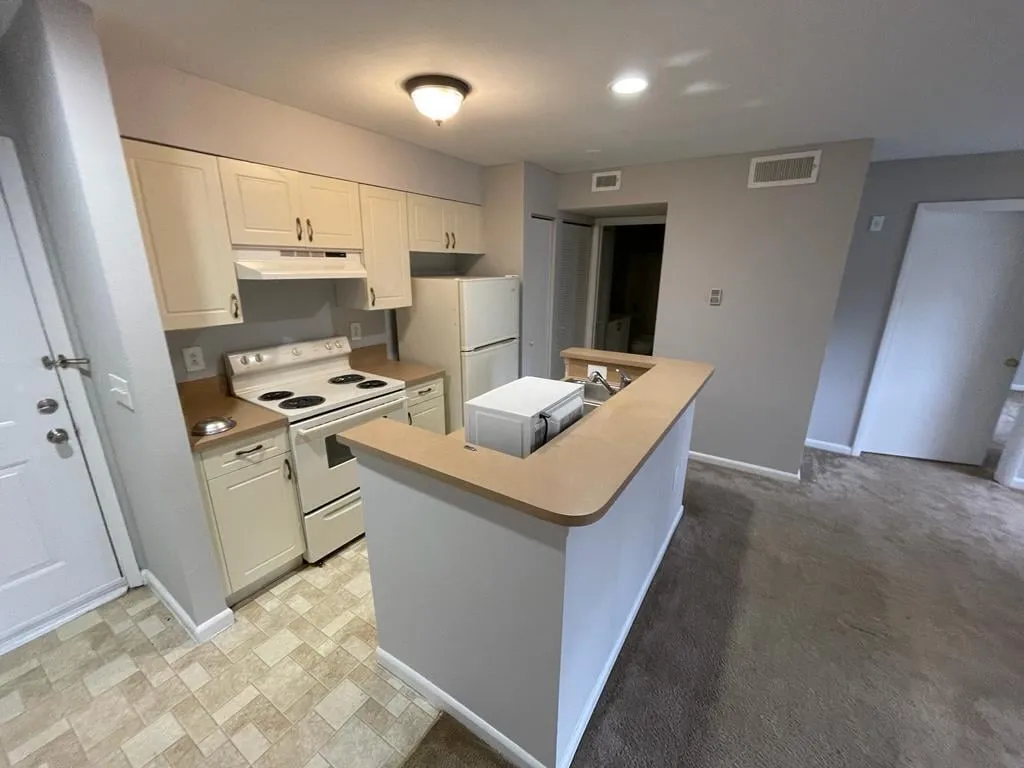 Unit 104 photo 4