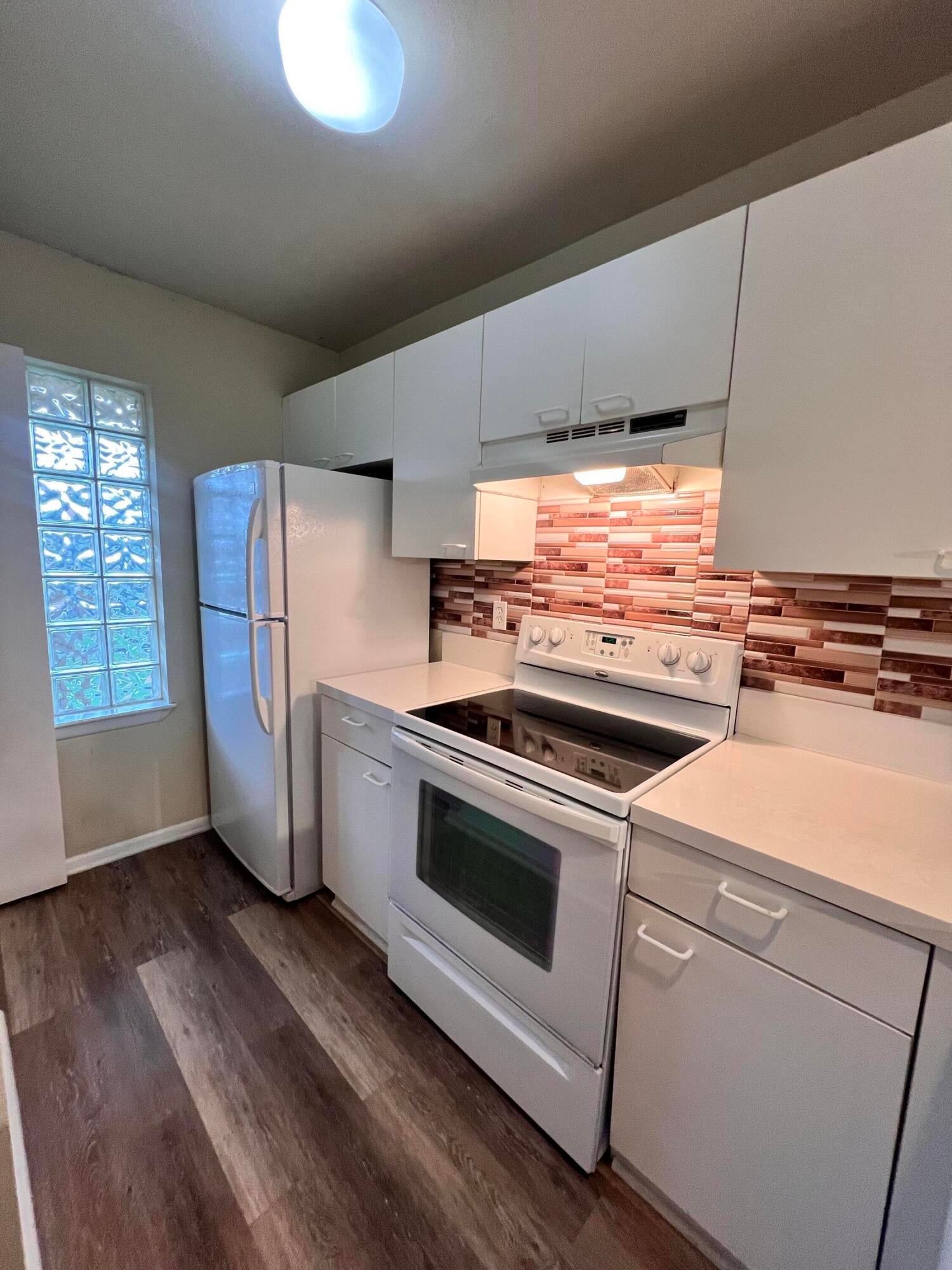 Unit 1613 photo 10