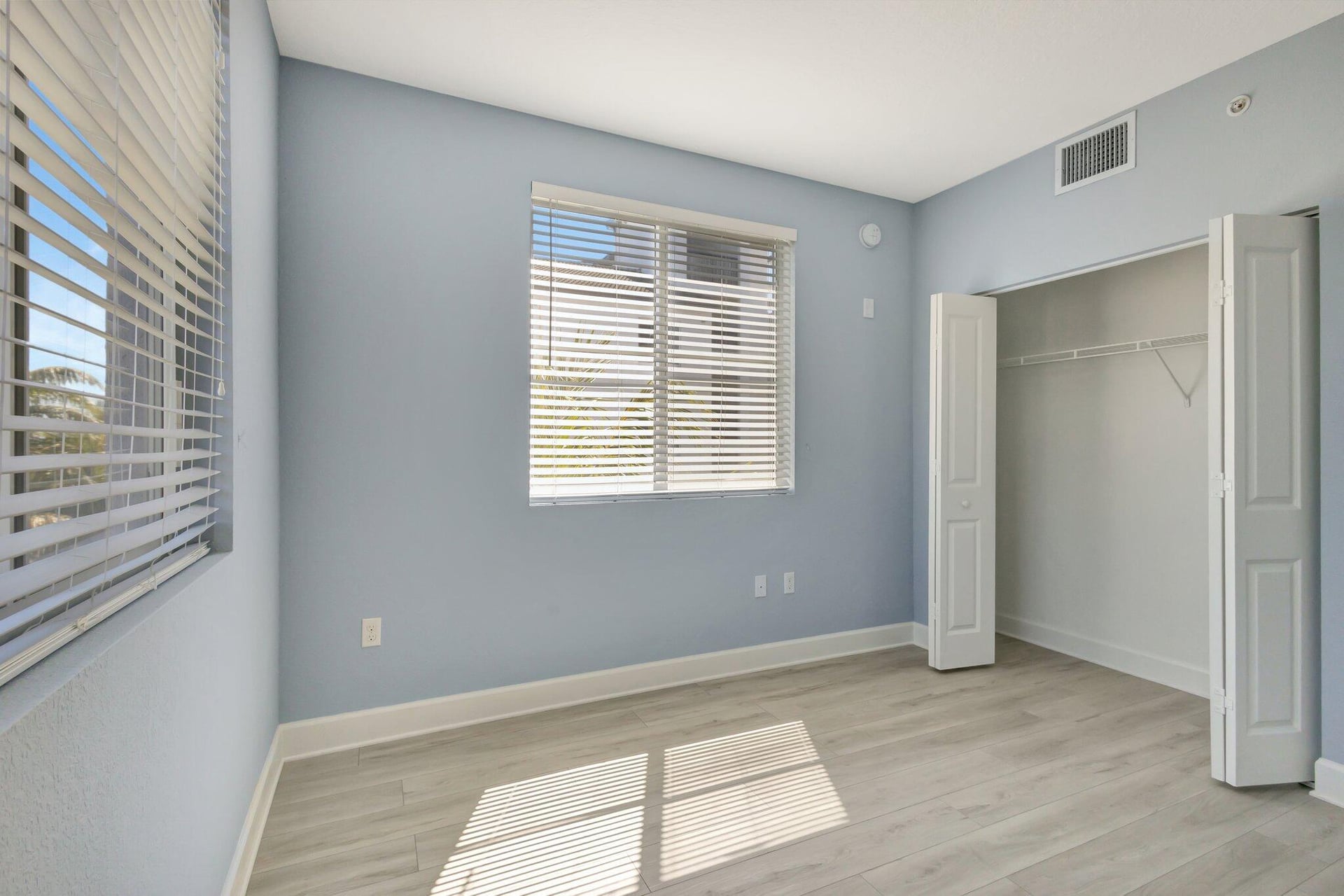 Renaissance Commons II Unit 1401 photo 22