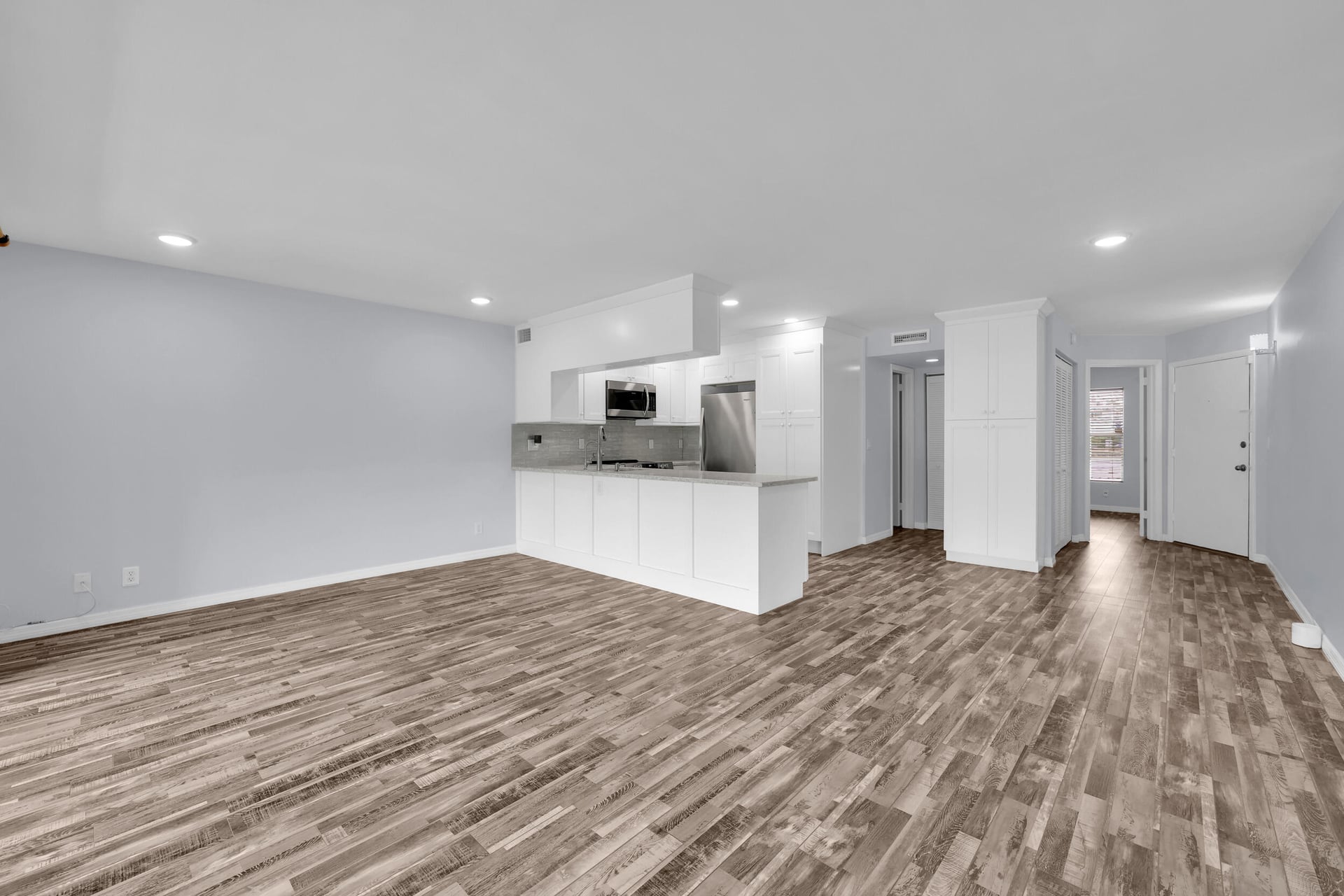 Unit 102 photo 4