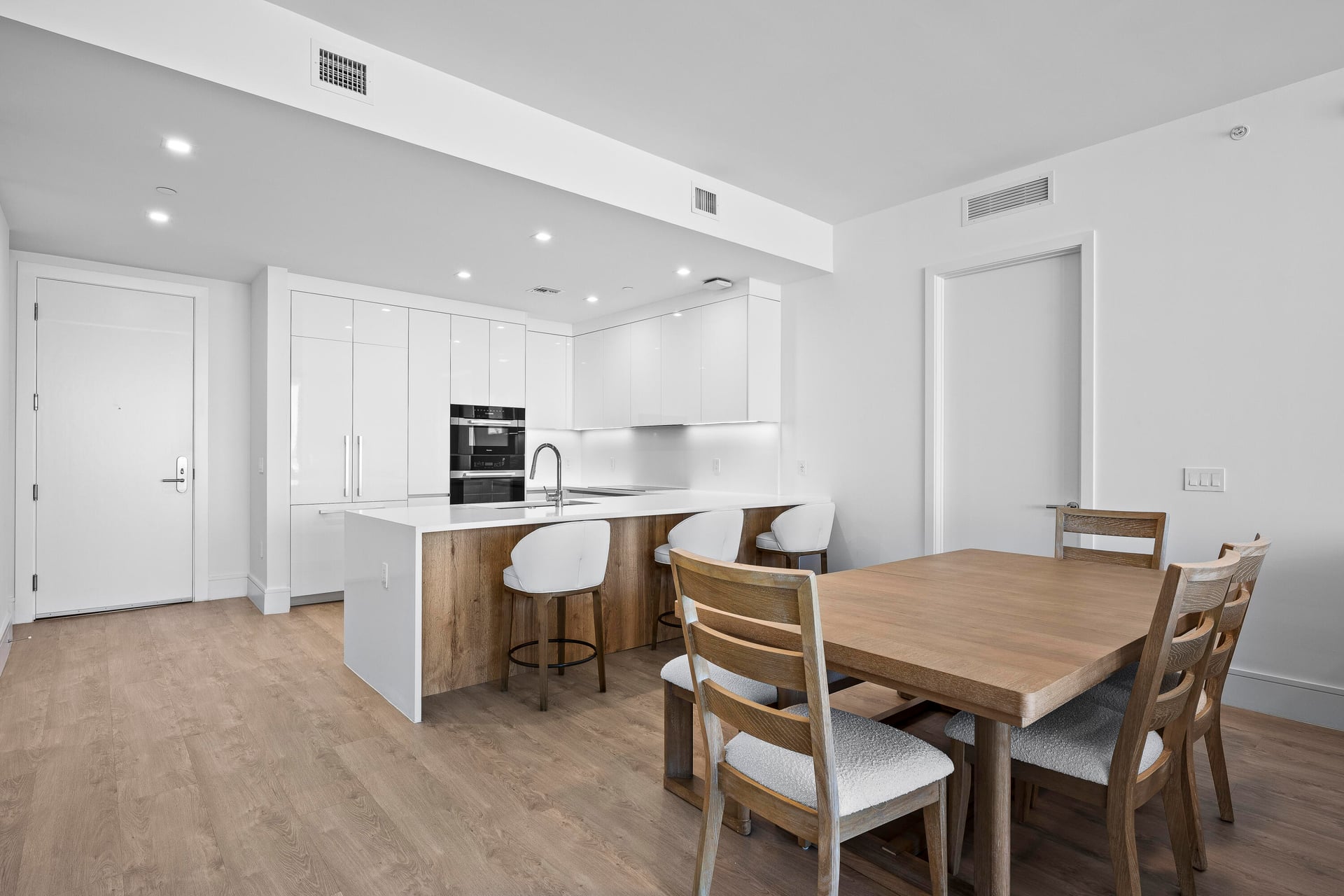 Nautilus 220 Unit 1413 photo 4