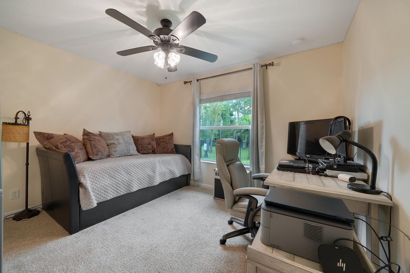 Residence photo 16