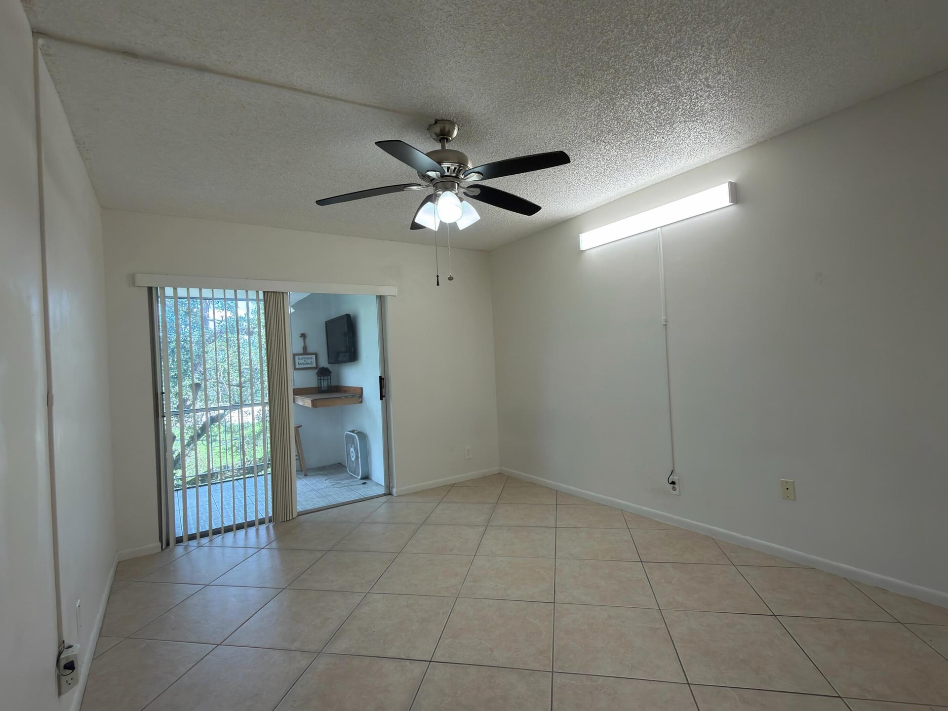 Unit 0370 photo 7