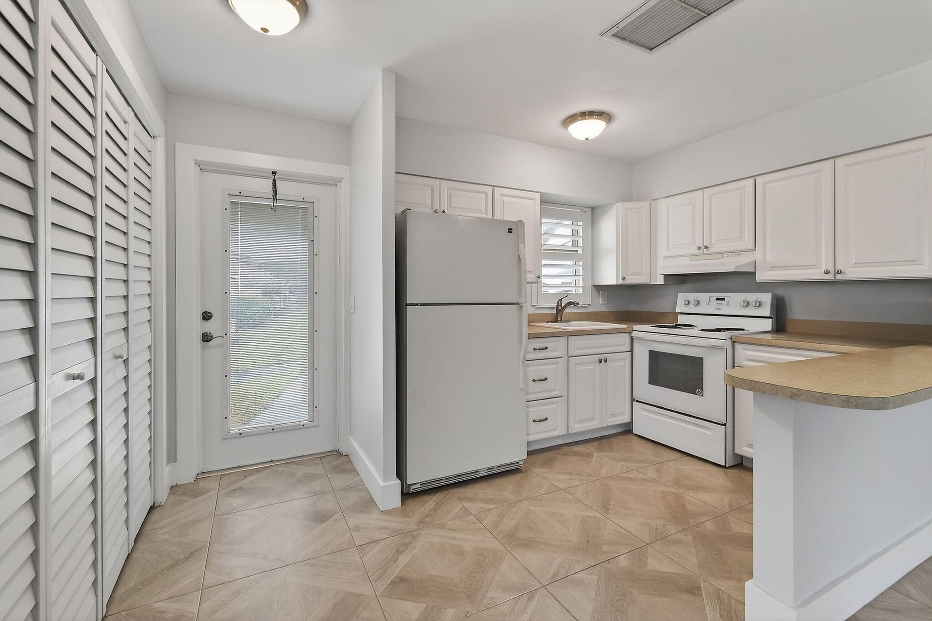 Unit 8 photo 10