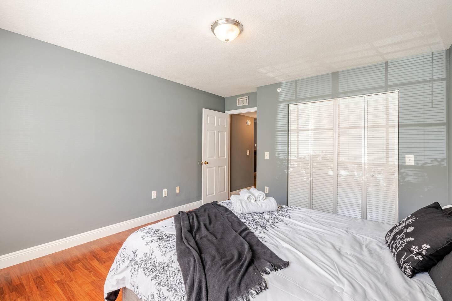 Unit 105 photo 10