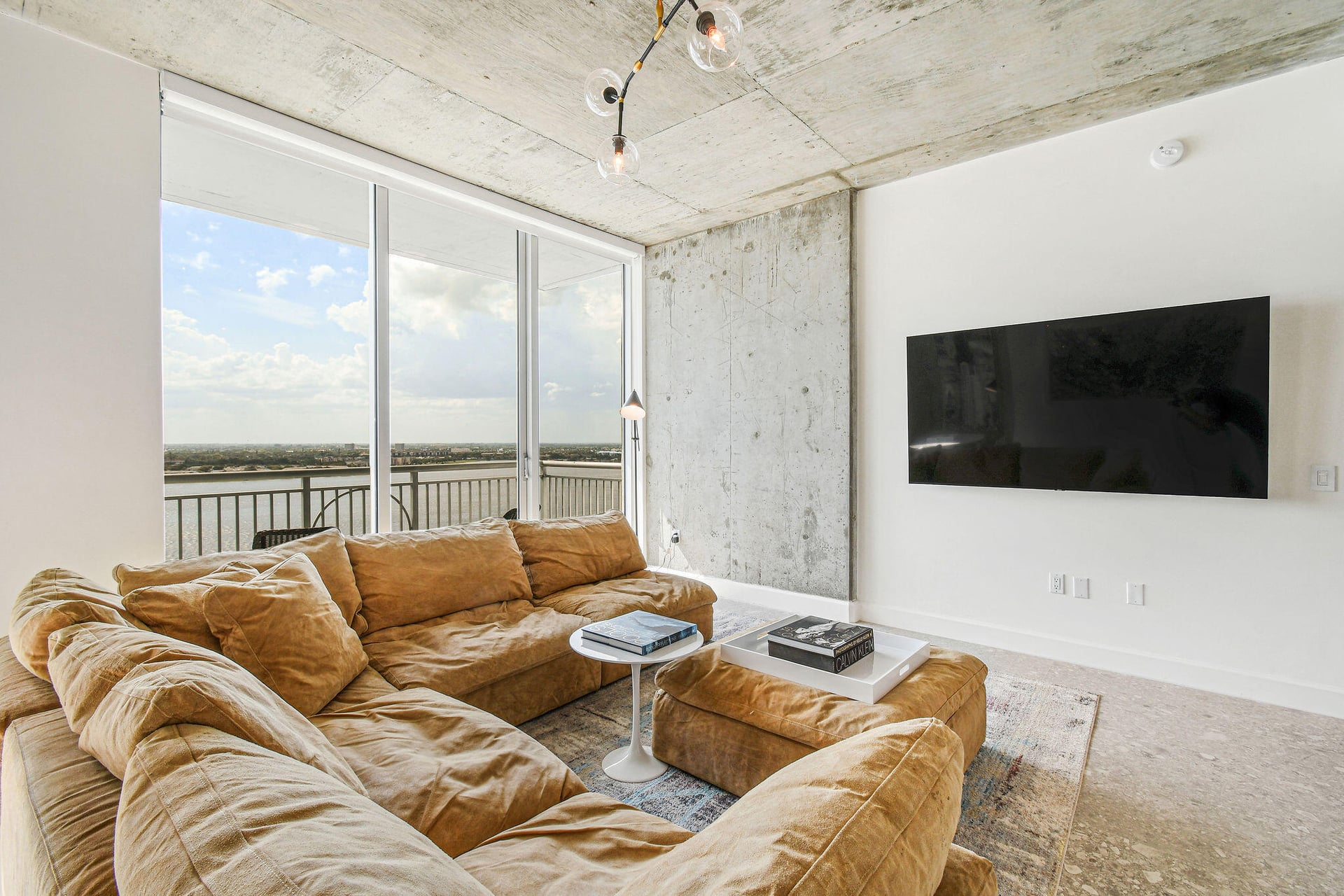 The Edge Unit 1512 photo 7