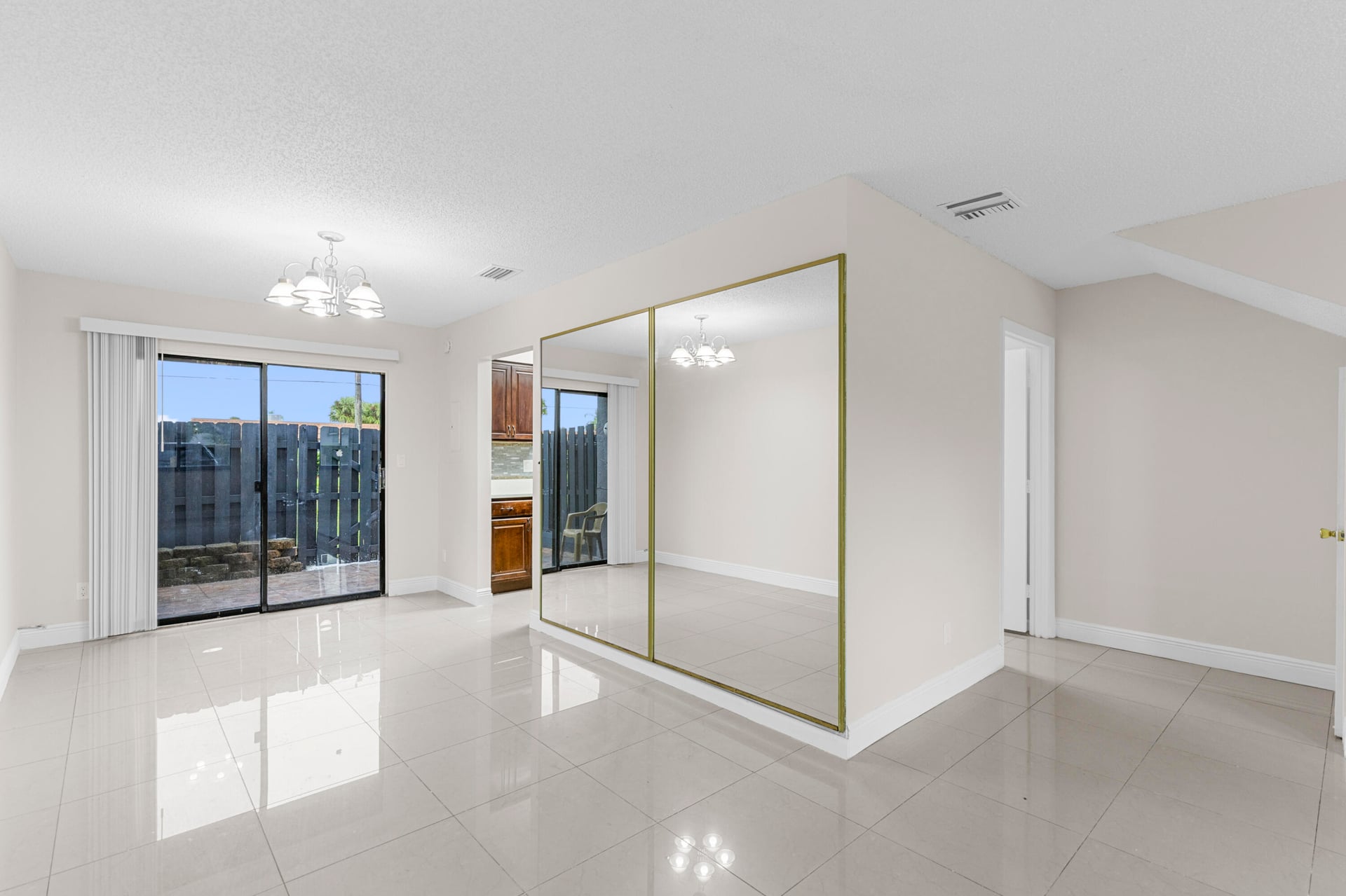  Residence photo 10