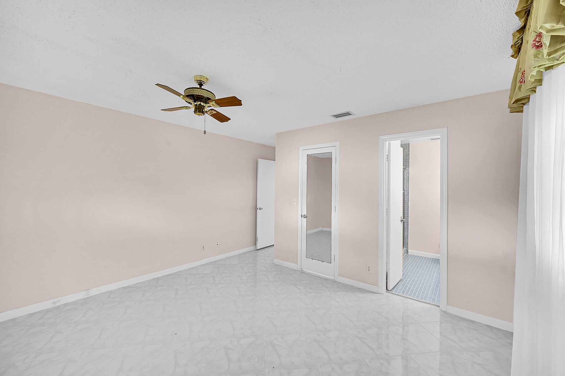 Residence photo 19