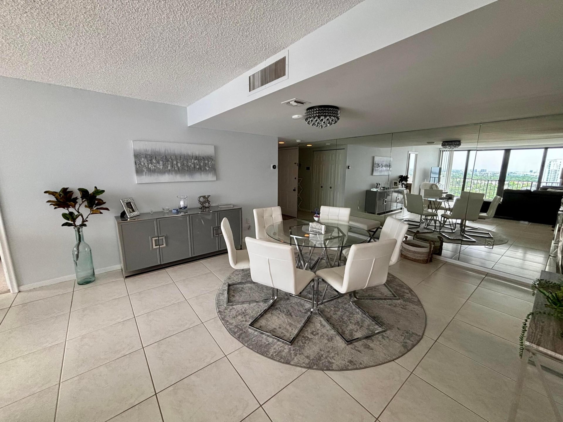 Unit 2105 photo 4