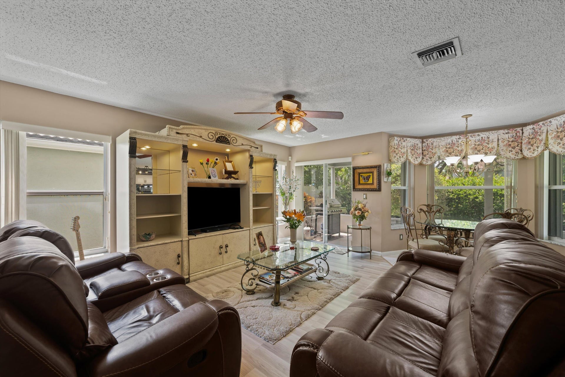 Residence photo 16