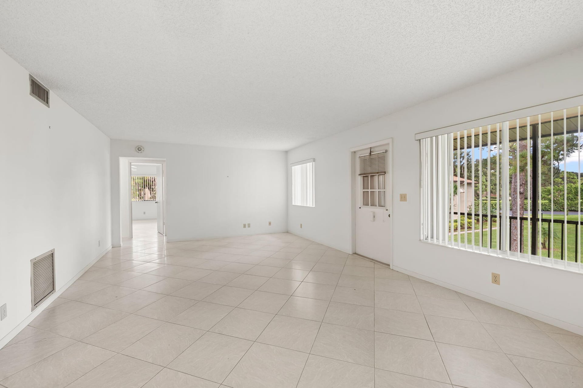 Unit B-2 photo 16