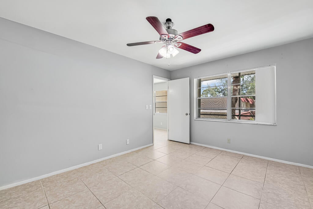 Unit 445 photo 13