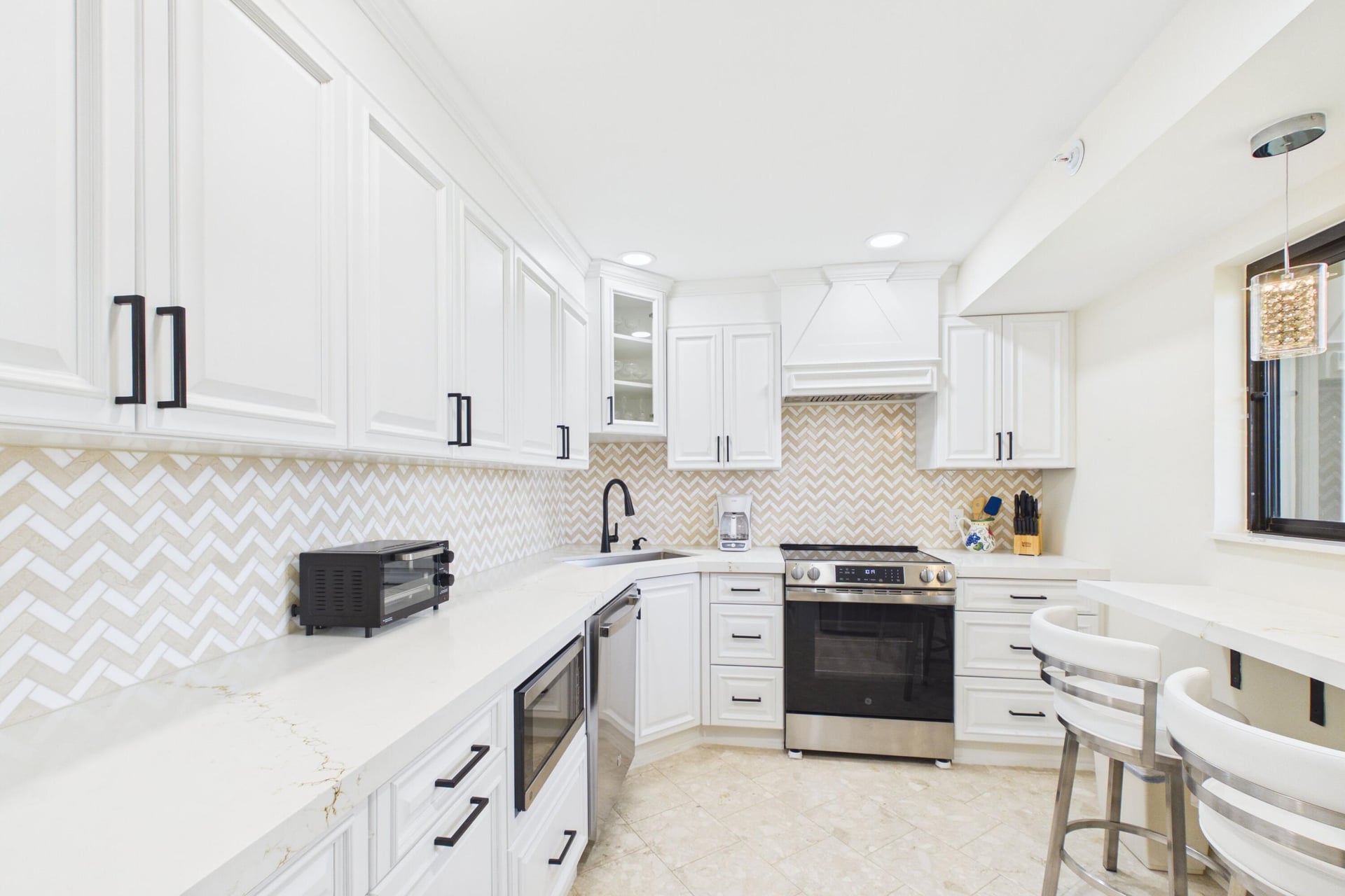Unit 1208 photo 4