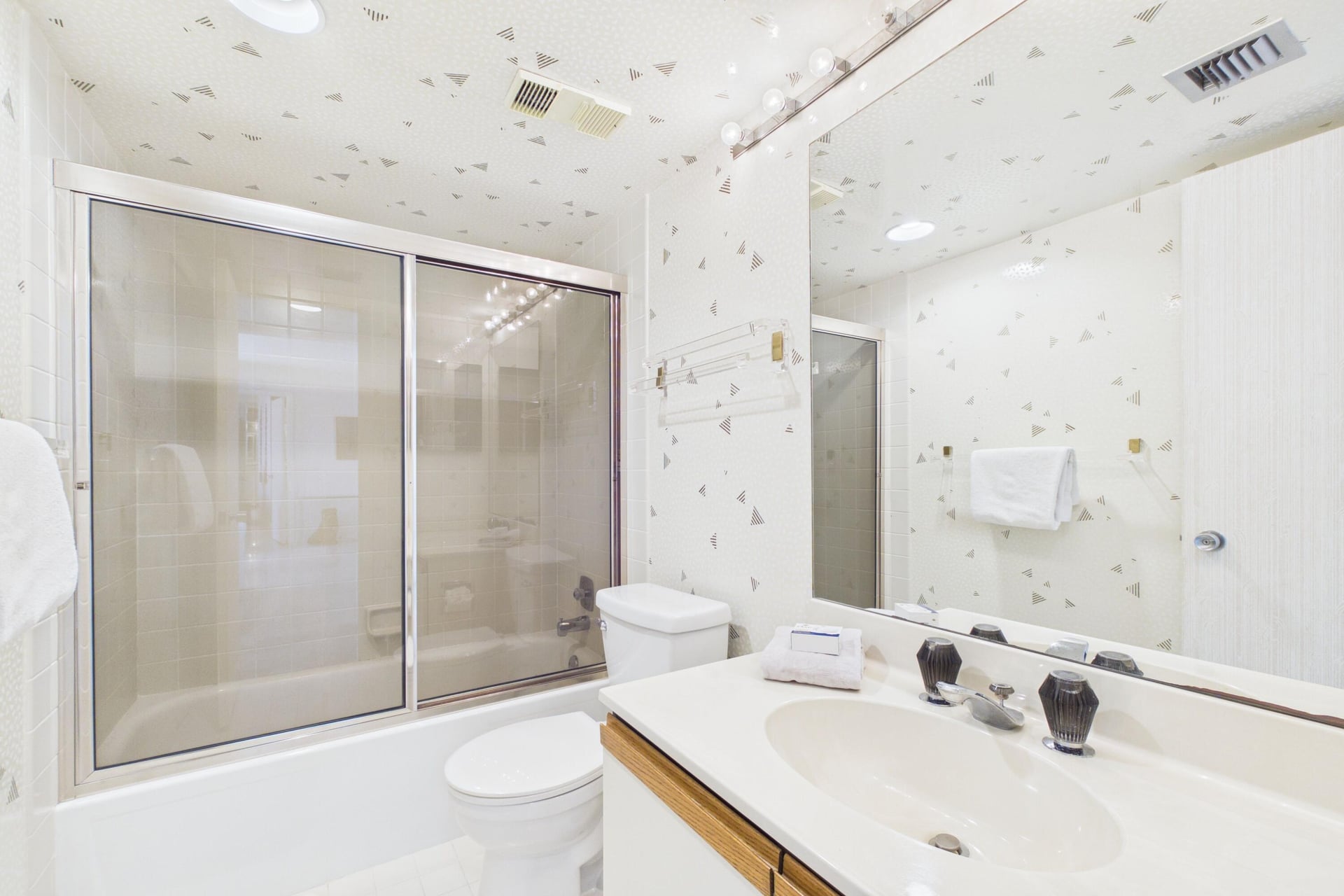 Unit 1208 photo 16