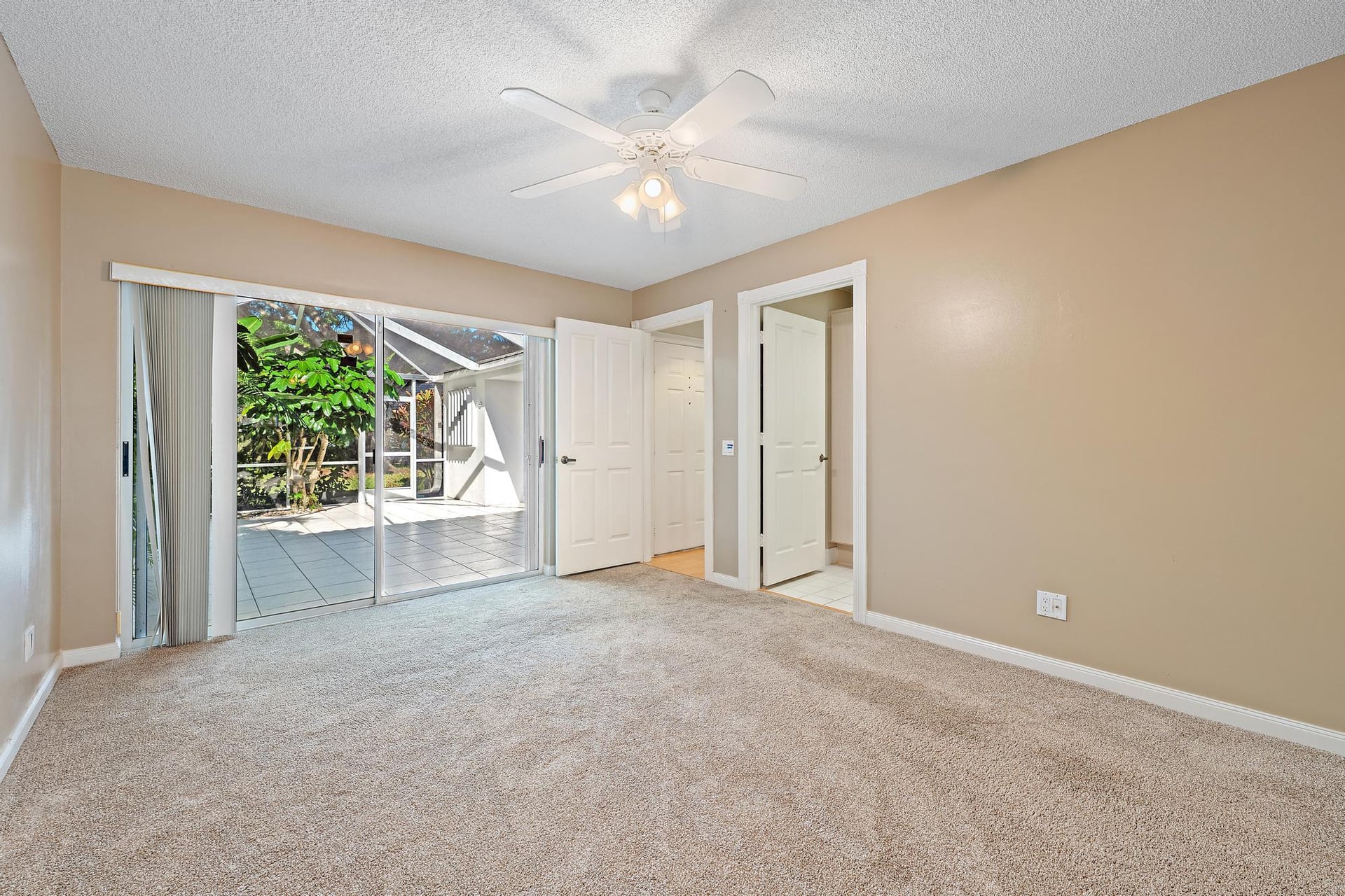 Residence photo 25