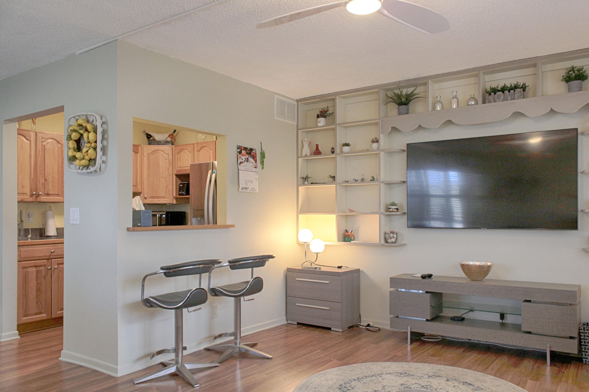 Unit 208 photo 4