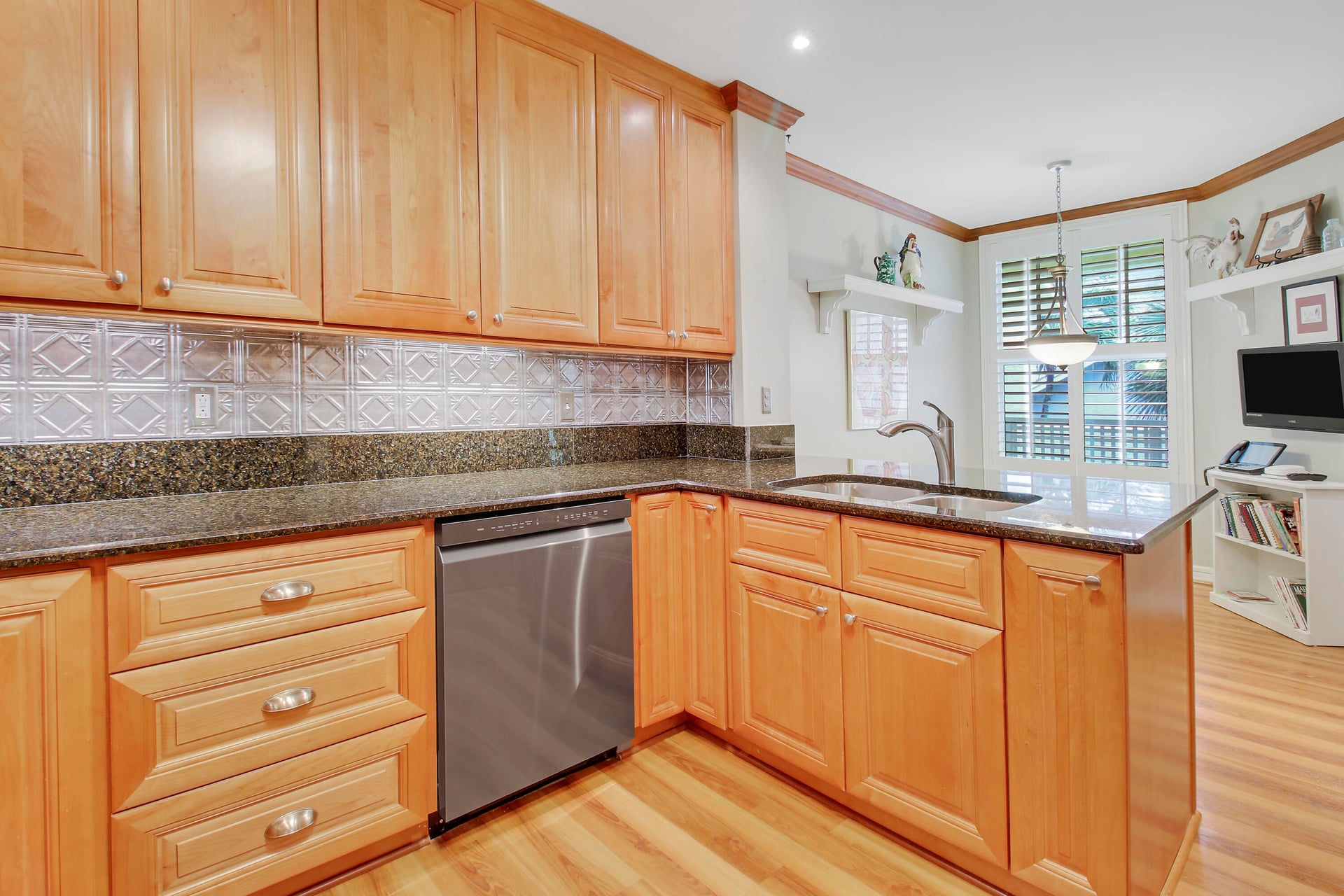 Unit 1103 photo 16