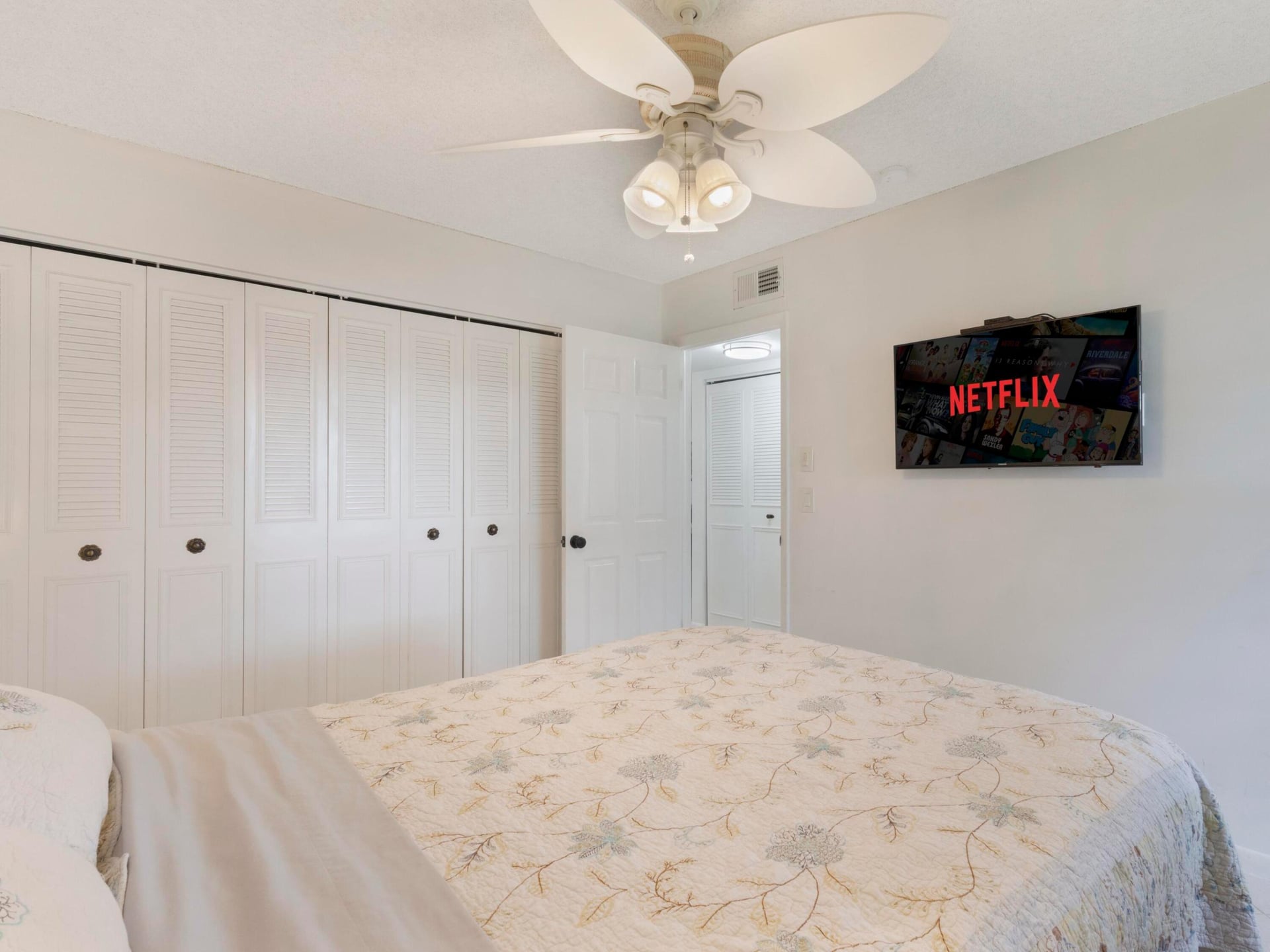 Unit B photo 19