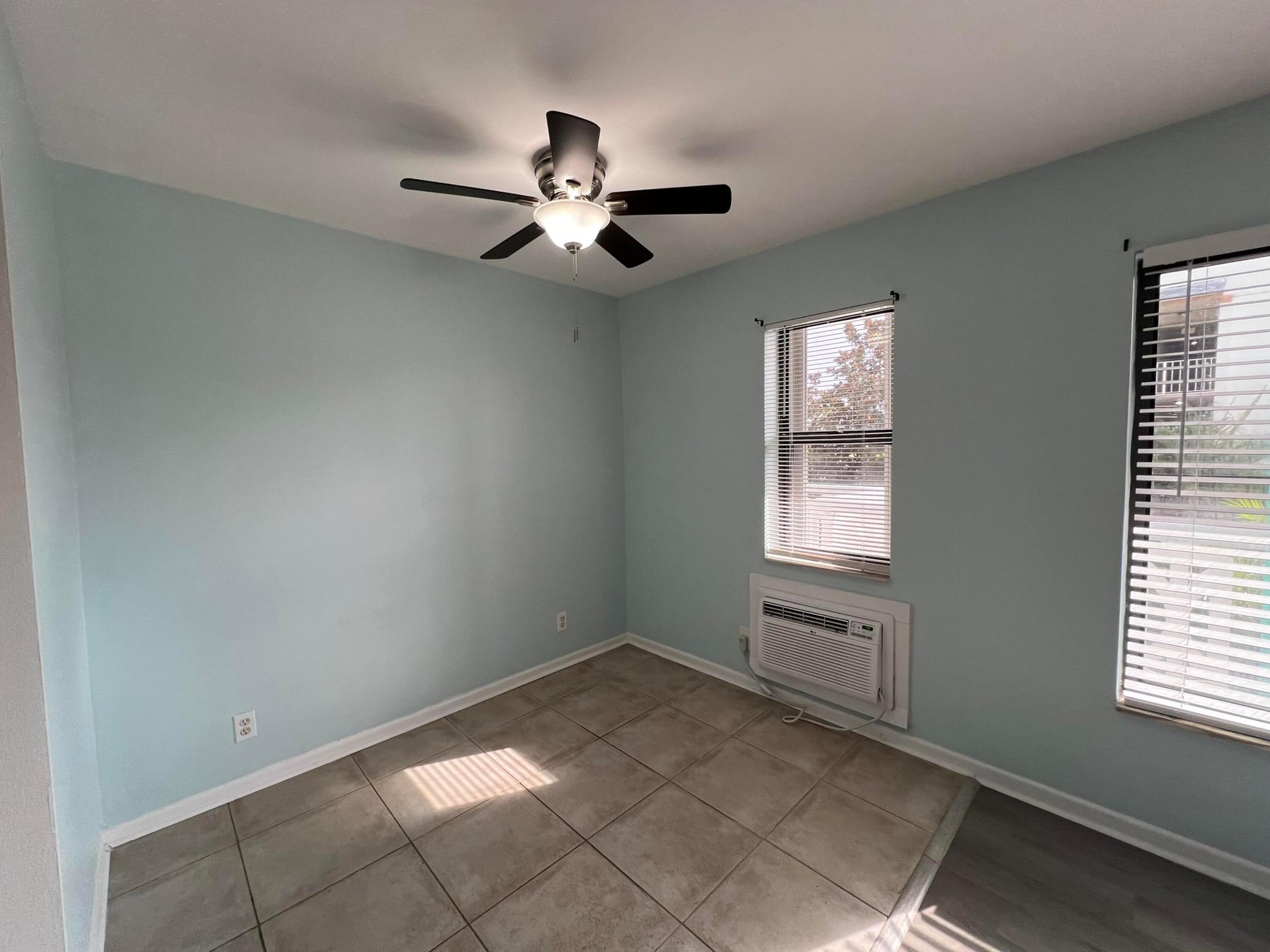 Unit B4 photo 7