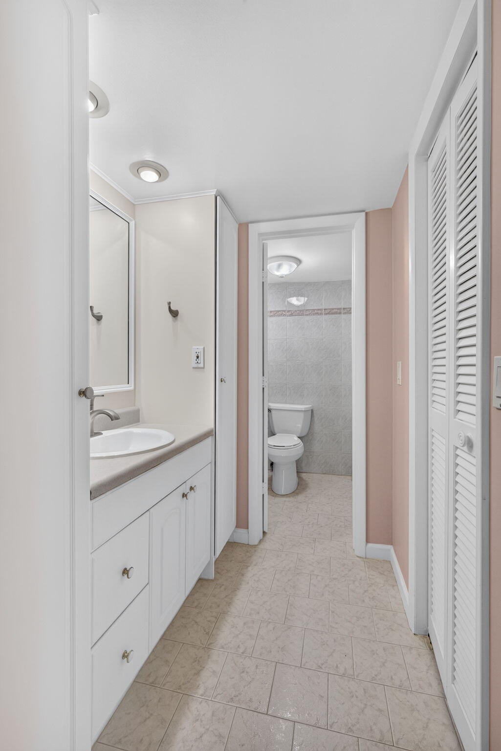 Unit 209 photo 16