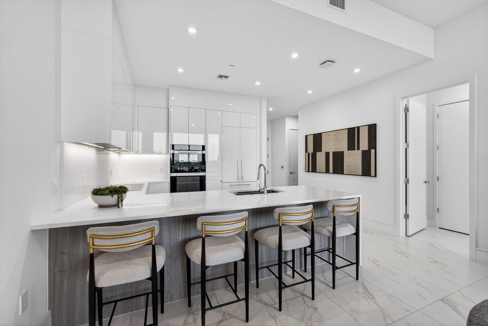Nautilus 220 Unit 609 photo 22