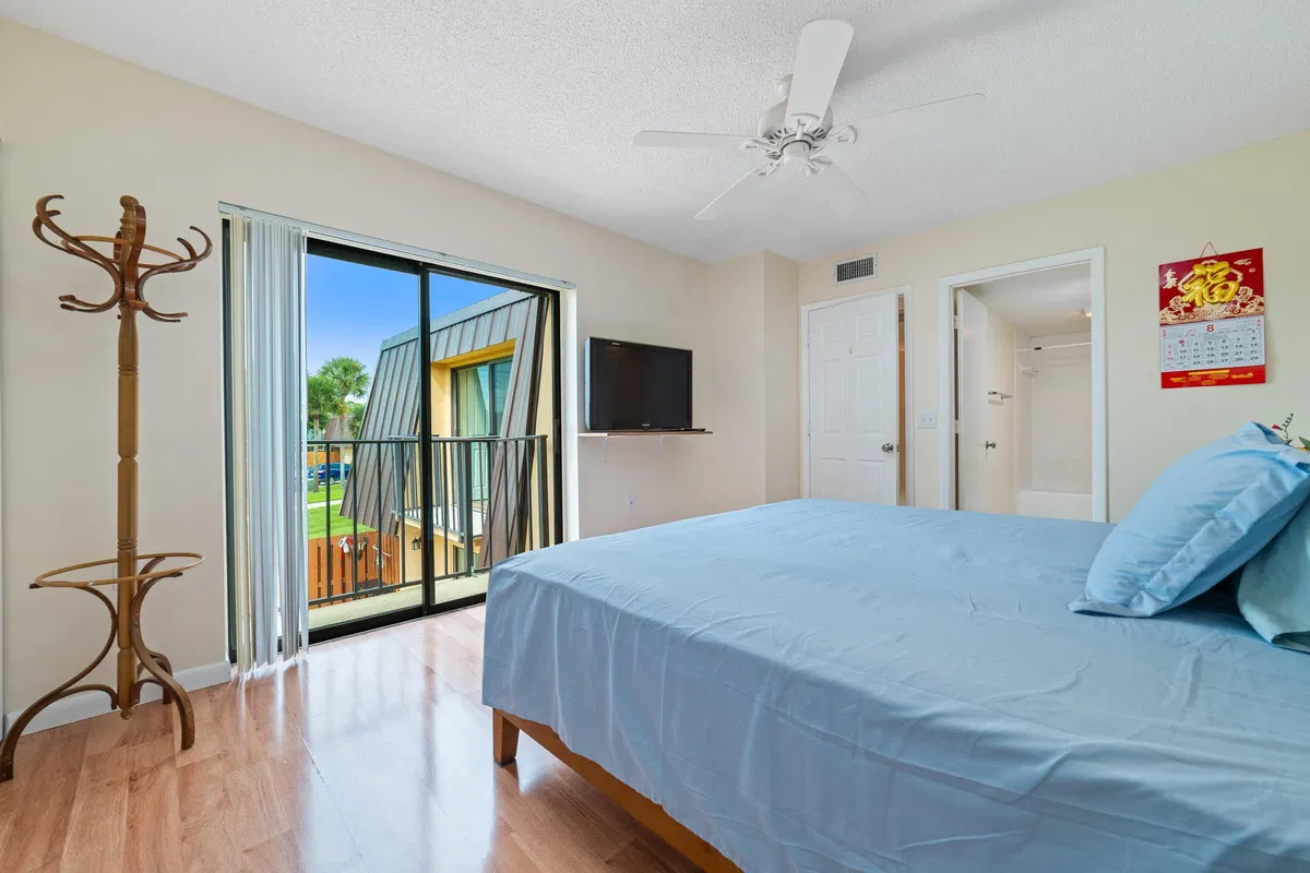 Residence photo 16