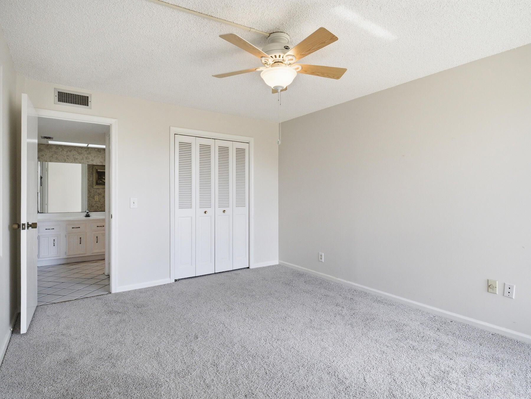 Unit 104 photo 13