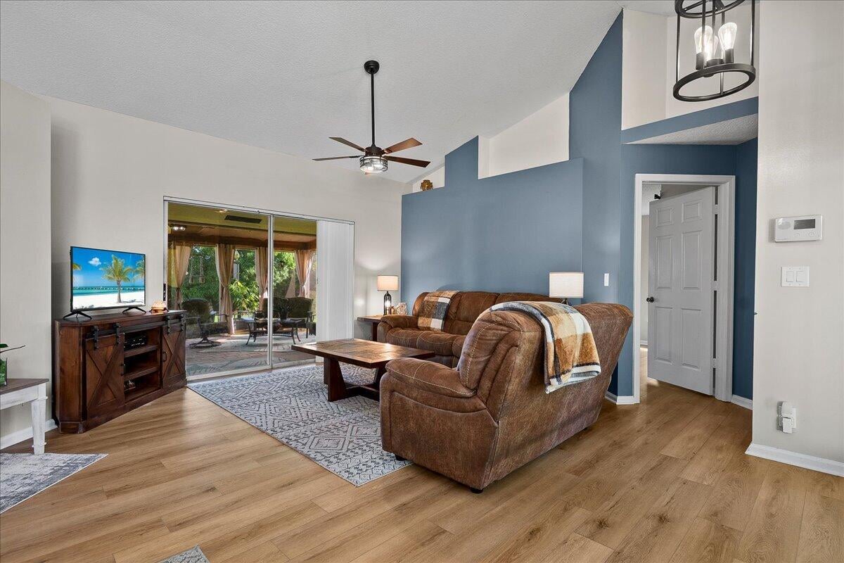  Residence photo 7