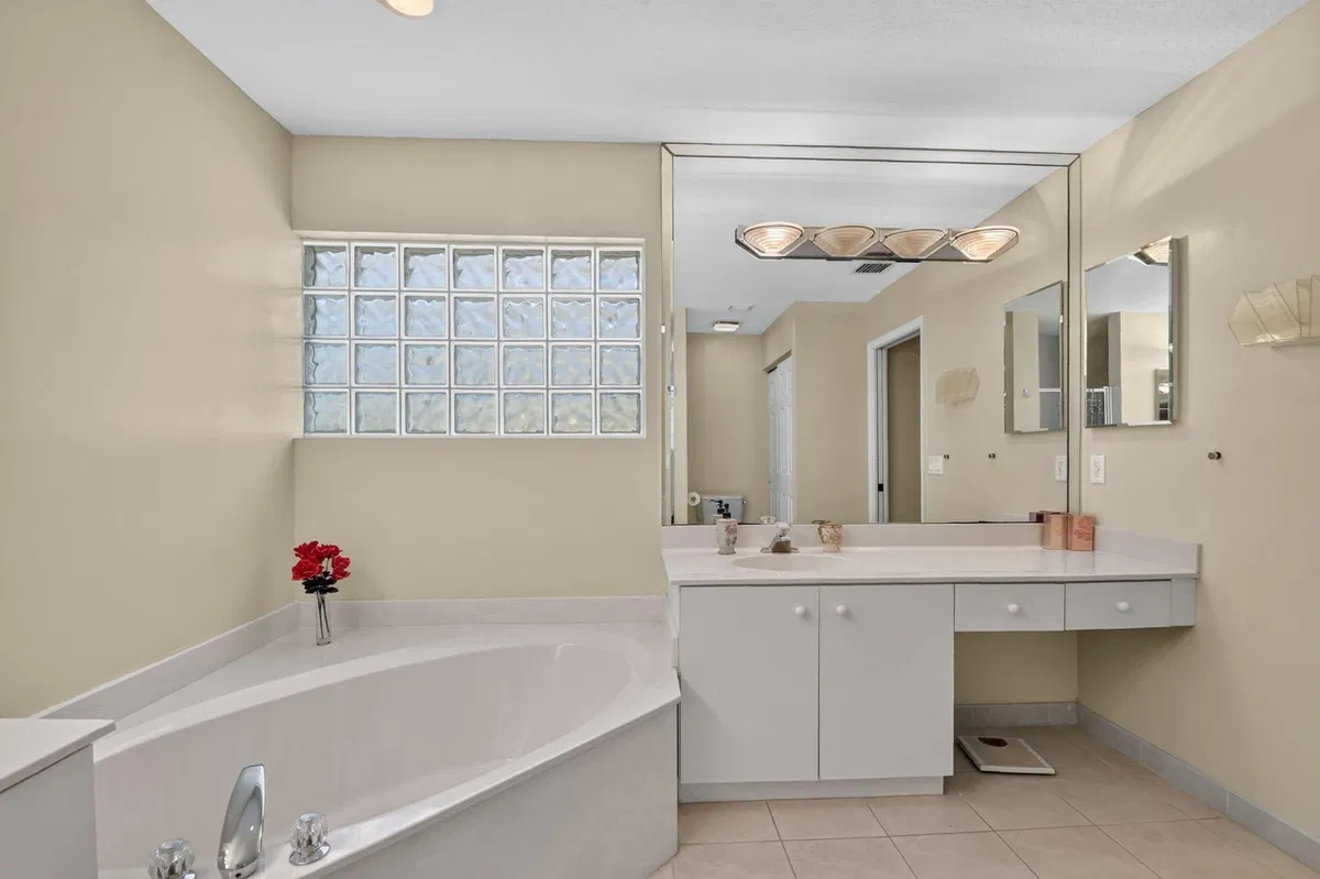  Residence photo 28