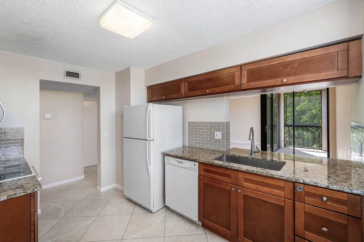 Unit 3411 photo 13