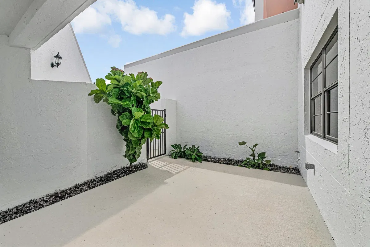 Unit 213 photo 7