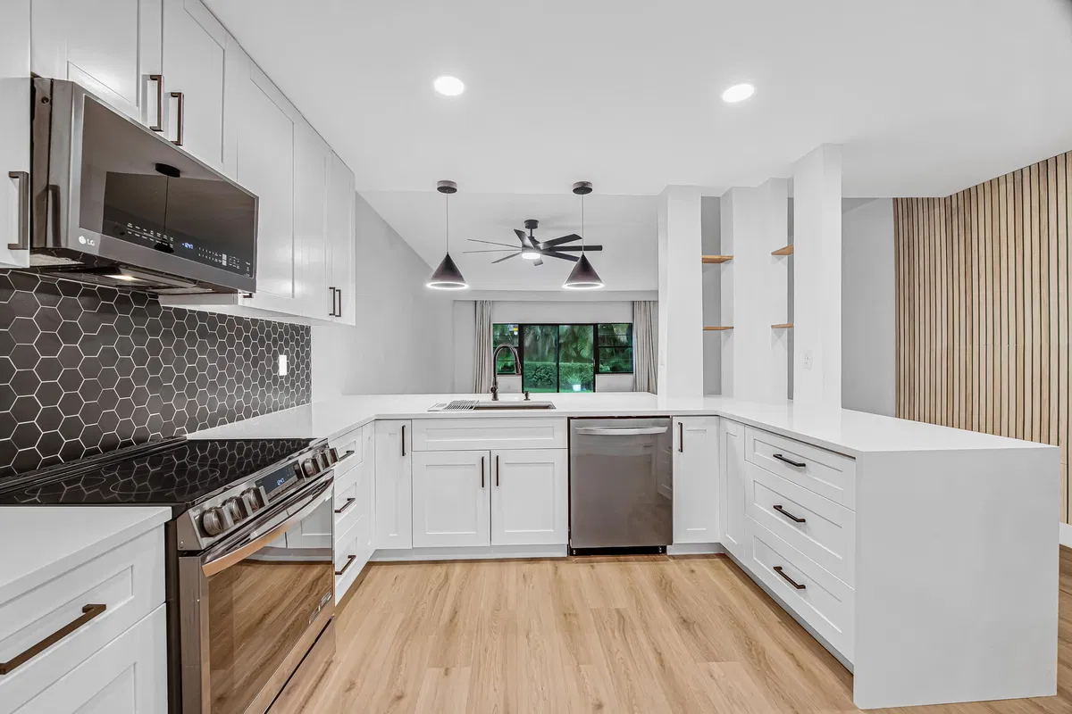 Unit 213 photo 22