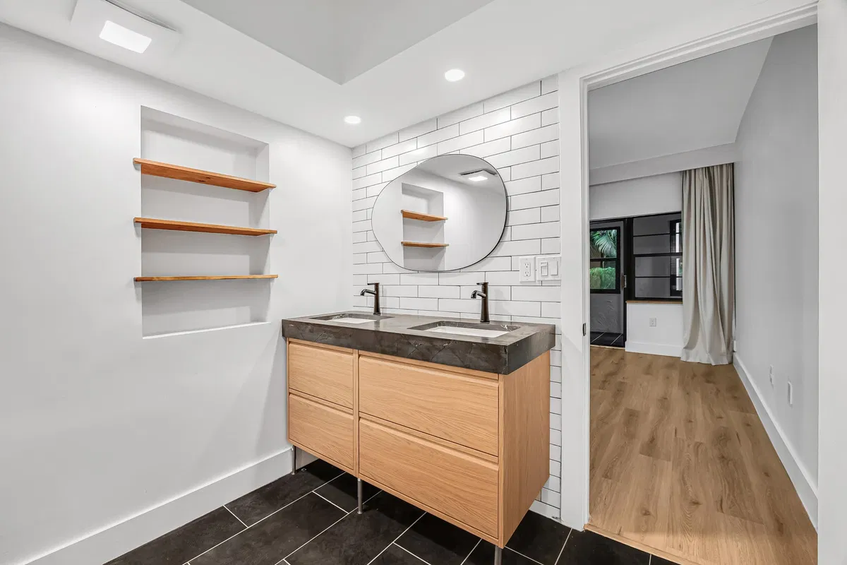Unit 213 photo 31