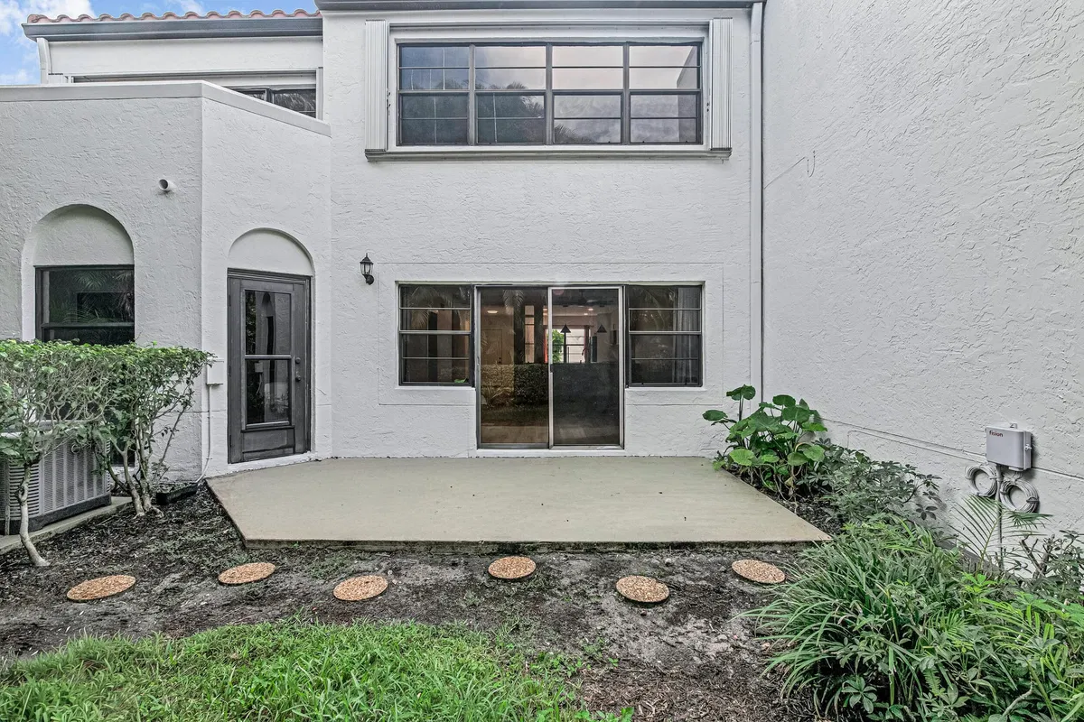 Unit 213 photo 37