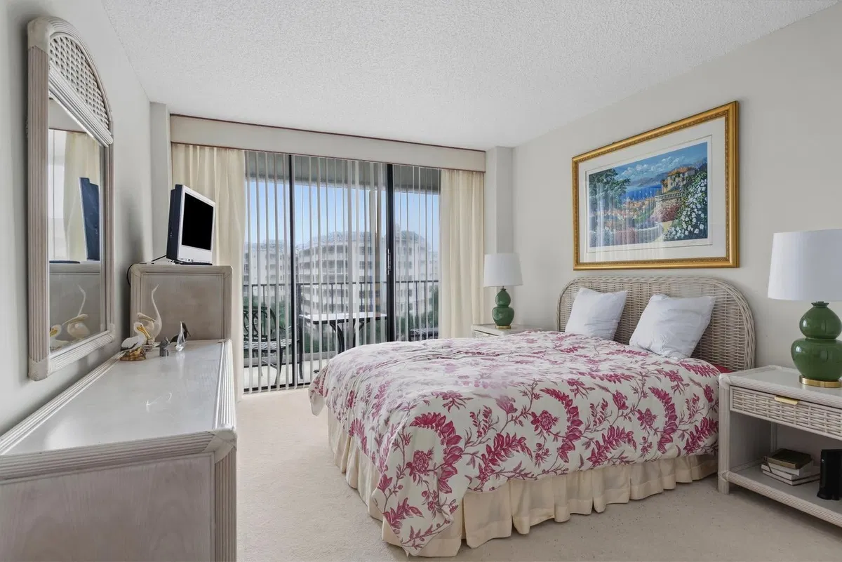 Unit 618 photo 13