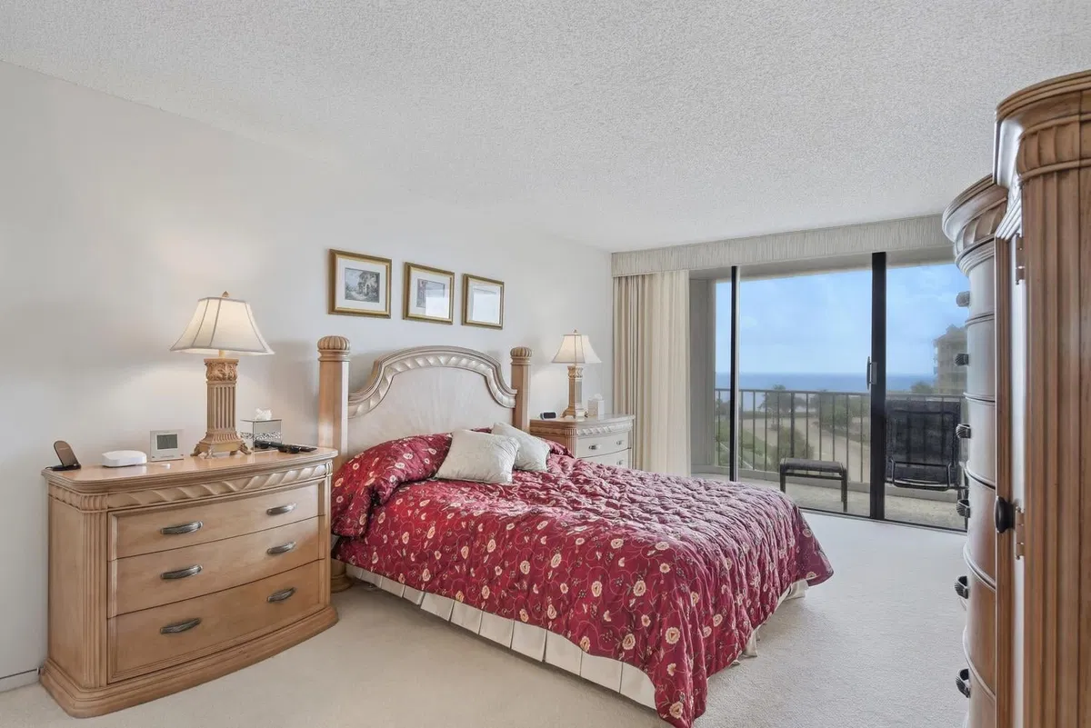 Unit 618 photo 16