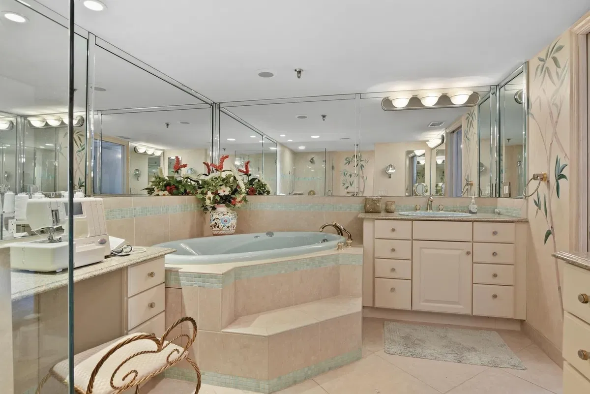 Unit 618 photo 19
