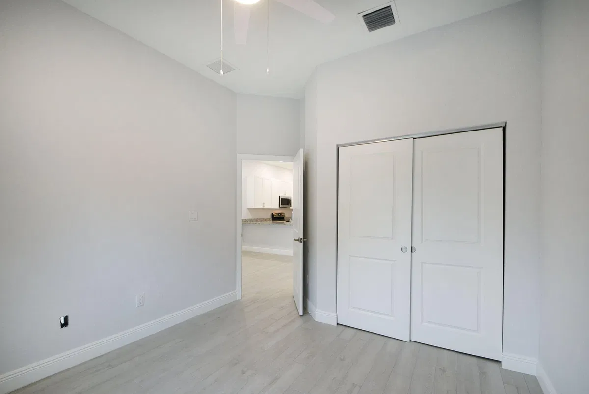 Unit C photo 19