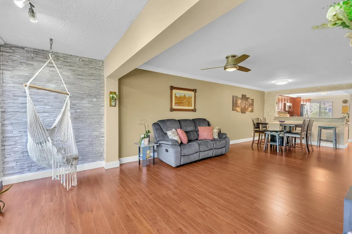 Unit L105 photo 19