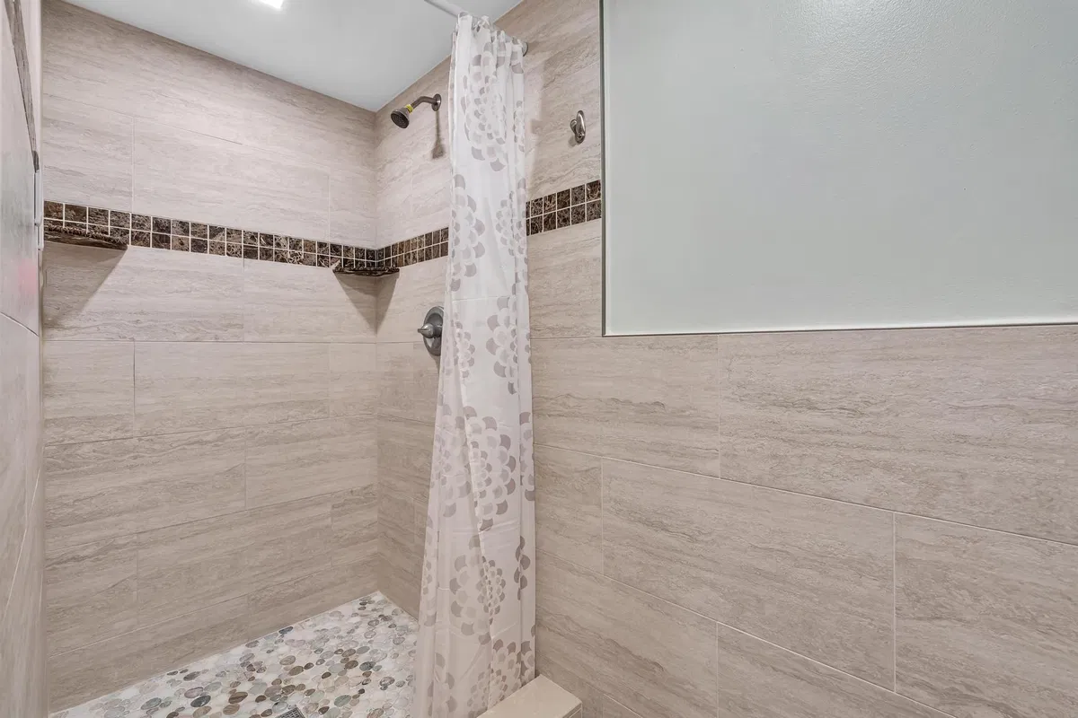  Unit L105 photo 25
