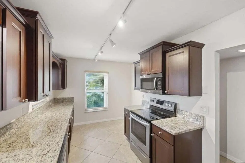 Unit 5107 photo 10
