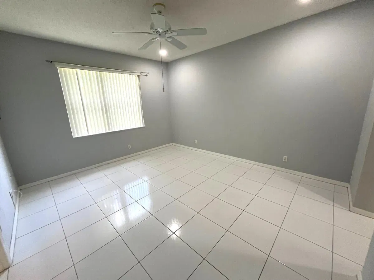 Unit 2 photo 16