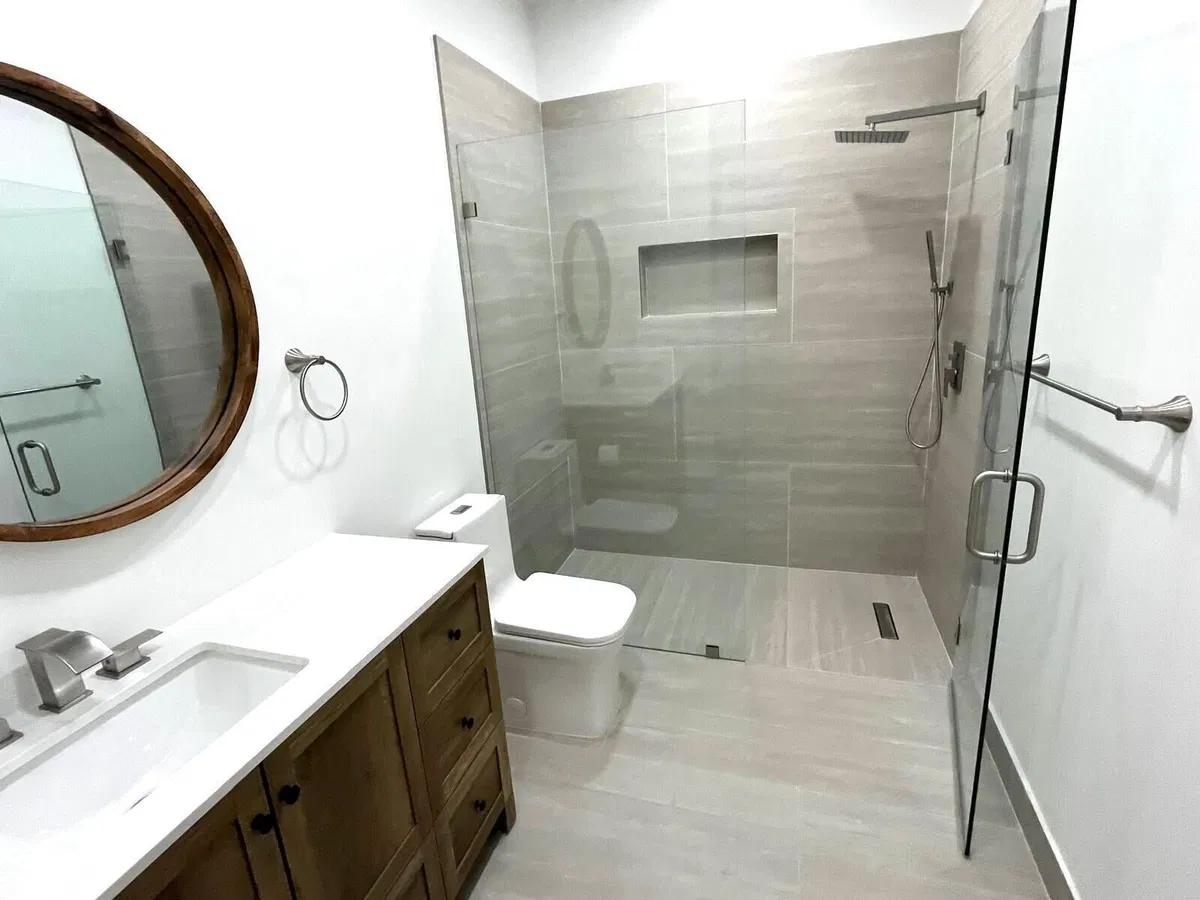 Unit 2 photo 19