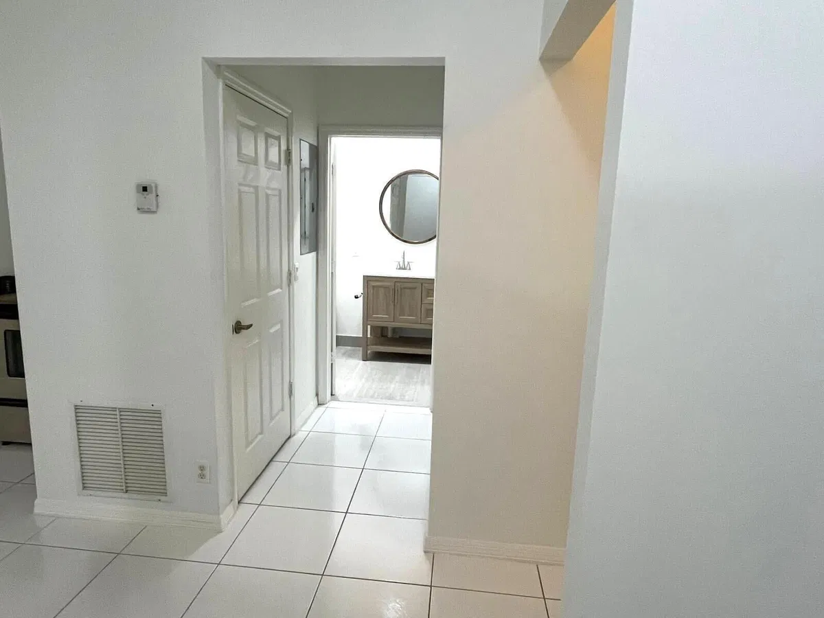Unit 2 photo 25