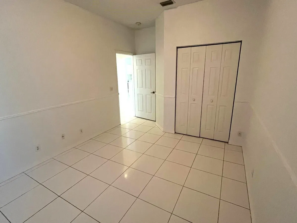 Unit 2 photo 28