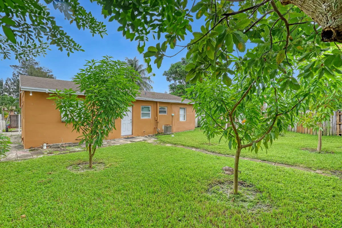 Residence photo 22