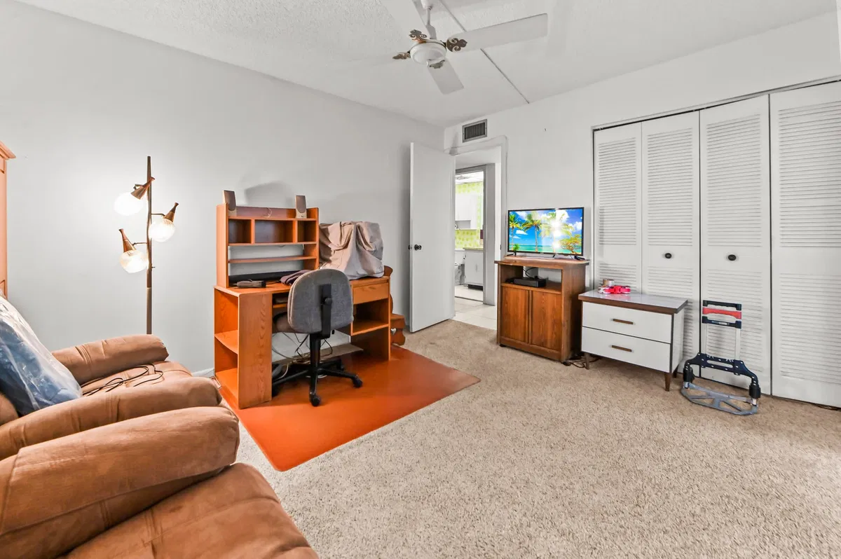 Residence photo 16