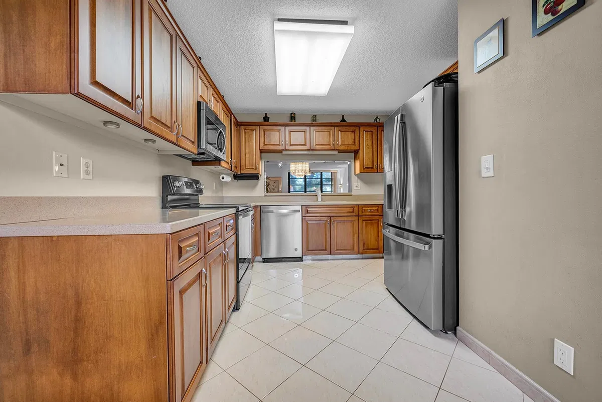 Unit 205 photo 10