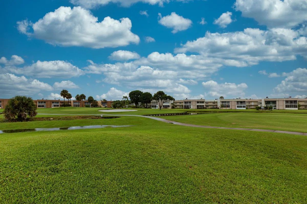 Residence photo 22