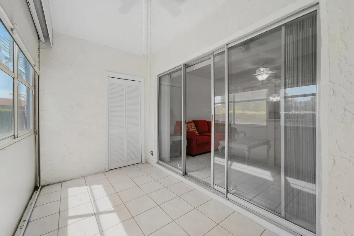 Unit 112 photo 7